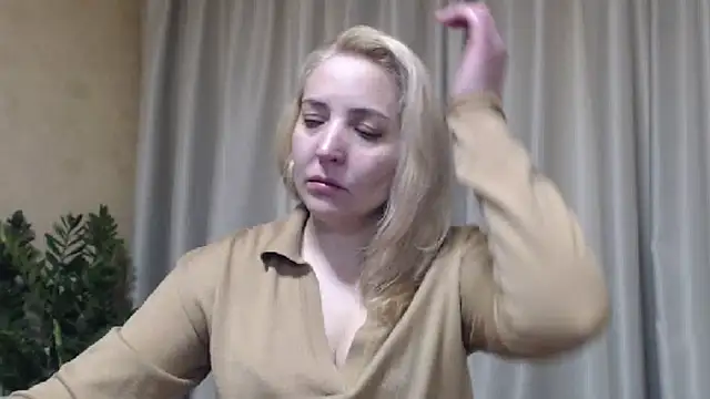 Snapshot of sweetpussy chatting on April 12, 2026, 11:35 am sweetpussy online show from April 12, 2026, 11:35 am