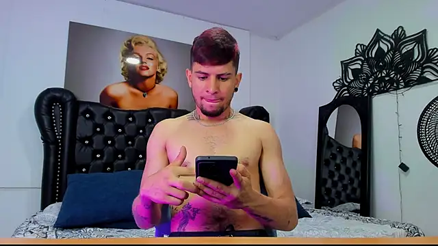 Snapshot of vaalentiino chatting on December 5, 2025, 5:55 pm vaalentiino online show from December 5, 2025, 5:55 pm