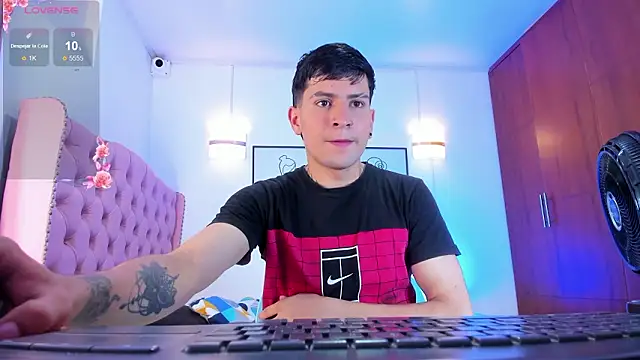 vaalentiino online show from March 10, 2026, 8:13 pm