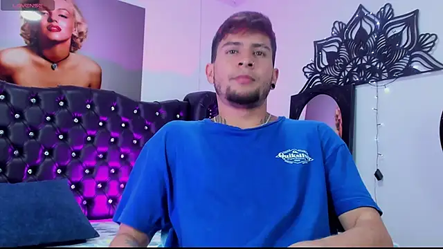 Snapshot of vaalentiino chatting on December 14, 2025, 10:26 pm vaalentiino online show from December 14, 2025, 10:26 pm