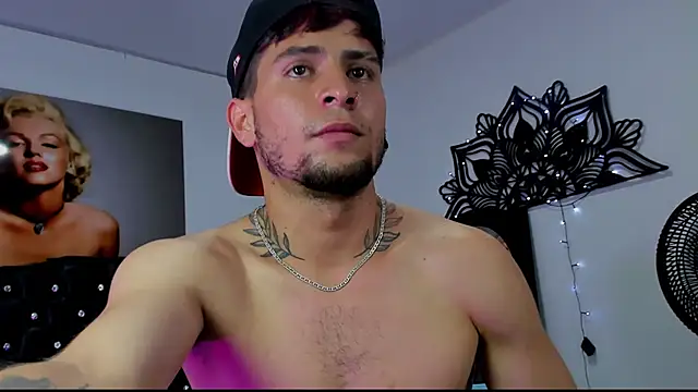 Snapshot of vaalentiino chatting on December 13, 2025, 8:04 pm vaalentiino online show from December 13, 2025, 8:04 pm