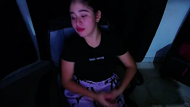 Snapshot of mia_walker22 chatting on December 18, 2025, 4:17 am mia walker22 online show from December 18, 2025, 4:17 am