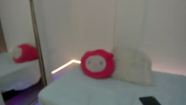 litle slut online show from May 12, 2026, 11:33 pm