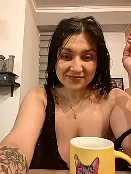 Magenta Moon online show from April 6, 2026, 11:39 pm