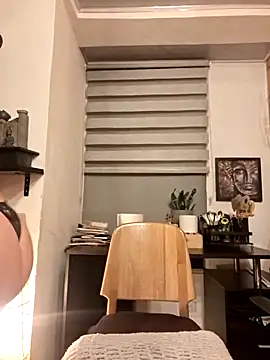 Snapshot of Magenta_Moon chatting on June 7, 2026, 11:32 pm Magenta Moon online show from June 7, 2026, 11:32 pm