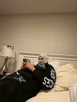 phantom898983 online show from April 19, 2026, 7:53 am