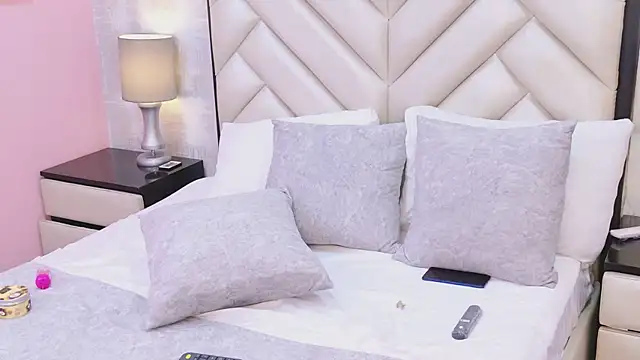 HeatherHazell online show from December 14, 2025, 3:39 pm