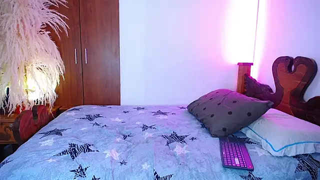 Snapshot of mishelolaya_ chatting on December 14, 2025, 11:21 pm mishelolaya online show from December 14, 2025, 11:21 pm