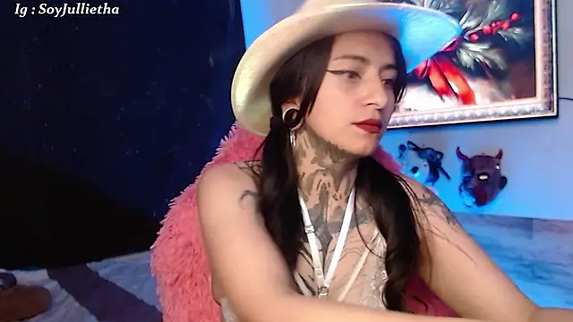 Snapshot of Julls420_ chatting on December 14, 2025, 3:46 am Julls420 online show from December 14, 2025, 3:46 am