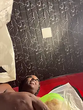 Dailyn Ls online show from December 17, 2025, 1:38 pm