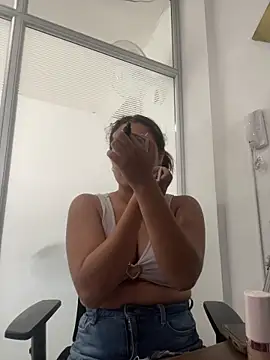 Snapshot of Emily_Jonness_ chatting on December 14, 2025, 11:27 am Emily Jonness online show from December 14, 2025, 11:27 am