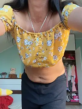 CherryCherry03 online show from May 26, 2026, 7:06 am