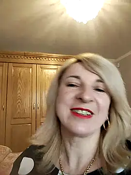 Snapshot of AhlyssaLove1155 chatting on May 2, 2026, 3:28 pm AhlyssaLove1155 online show from May 2, 2026, 3:28 pm