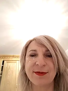 Snapshot of AhlyssaLove1155 chatting on May 10, 2026, 7:38 pm AhlyssaLove1155 online show from May 10, 2026, 7:38 pm