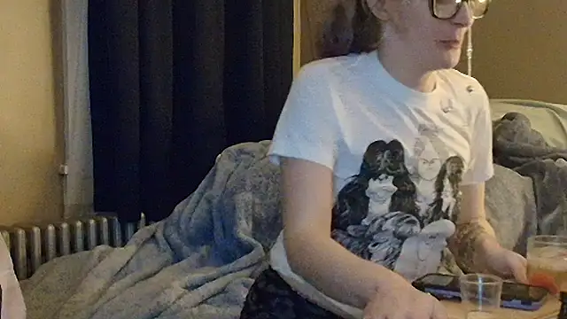 Snapshot of blondebombshell4343 chatting on December 16, 2025, 12:59 am blondebombshell4343 online show from December 16, 2025, 12:59 am