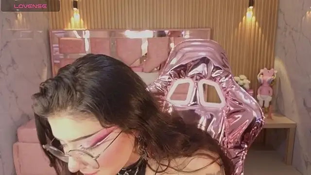 miss devil s online show from February 13, 2026, 3:06 am