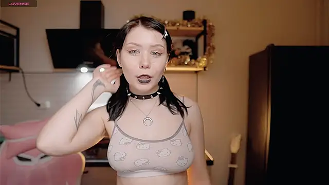 Snapshot of Nickari chatting on March 25, 2026, 6:35 am Nickari online show from March 25, 2026, 6:35 am