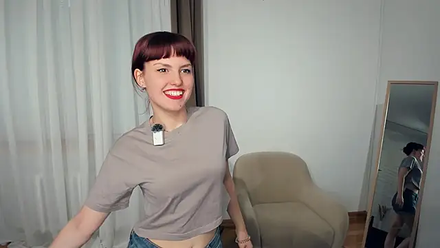 Snapshot of DesireeMillison chatting on December 16, 2025, 8:07 am DesireeMillison online show from December 16, 2025, 8:07 am