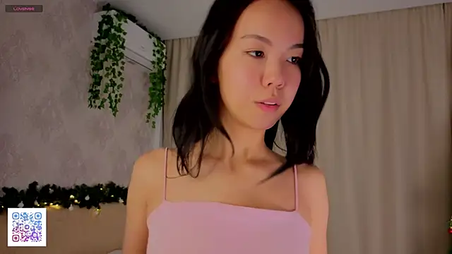 Snapshot of FreedaKulow chatting on January 13, 2026, 6:56 pm FreedaKulow online show from January 13, 2026, 6:56 pm