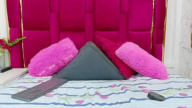 RebecaMarshall online show from February 18, 2026, 12:45 pm