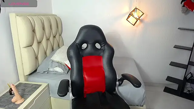 Snapshot of IVONNECLAIN1 chatting on December 15, 2025, 3:01 am IVONNECLAIN1 online show from December 15, 2025, 3:01 am