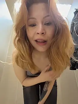 Snapshot of _Little_Ginger chatting on April 26, 2026, 4:10 am Little Ginger online show from April 26, 2026, 4:10 am
