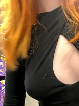 Snapshot of _Little_Ginger chatting on December 22, 2025, 4:01 am Little Ginger online show from December 22, 2025, 4:01 am