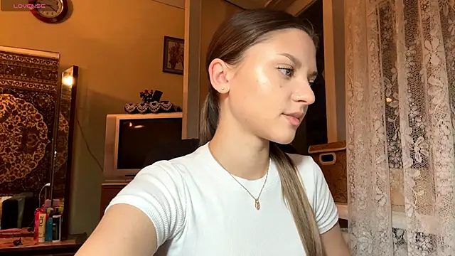 Snapshot of EnergeticMona chatting on December 16, 2025, 2:10 pm EnergeticMona online show from December 16, 2025, 2:10 pm