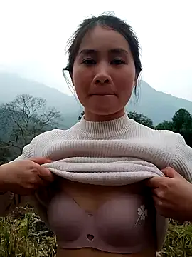 Snapshot of Him_MountainGirl chatting on January 11, 2026, 6:42 am Him MountainGirl online show from January 11, 2026, 6:42 am