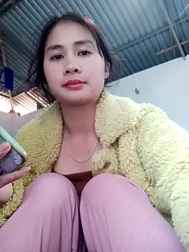 Snapshot of Him_MountainGirl chatting on December 22, 2025, 2:22 am Him MountainGirl online show from December 22, 2025, 2:22 am