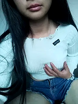 Snapshot of Him_MountainGirl chatting on December 17, 2025, 6:18 am Him MountainGirl online show from December 17, 2025, 6:18 am