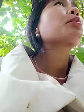 Snapshot of Him_MountainGirl chatting on January 7, 2026, 2:05 am Him MountainGirl online show from January 7, 2026, 2:05 am