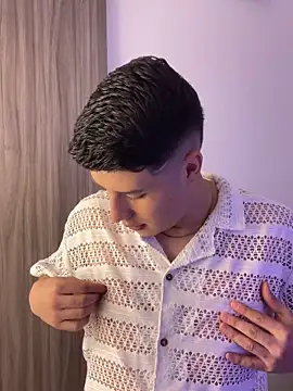 Snapshot of Goldenknight33 chatting on February 12, 2026, 2:17 pm Goldenknight33 online show from February 12, 2026, 2:17 pm