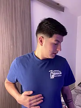 Snapshot of Goldenknight33 chatting on December 20, 2025, 1:58 pm Goldenknight33 online show from December 20, 2025, 1:58 pm