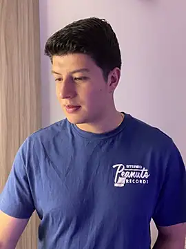 Snapshot of Goldenknight33 chatting on January 9, 2026, 2:57 pm Goldenknight33 online show from January 9, 2026, 2:57 pm