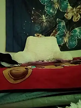 Snapshot of LoverGamer1 chatting on December 14, 2025, 4:18 am LoverGamer1 online show from December 14, 2025, 4:18 am