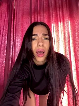 Snapshot of SashaLuvv chatting on December 19, 2025, 11:56 am SashaLuvv online show from December 19, 2025, 11:56 am