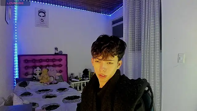 Snapshot of Dani_Dancer chatting on March 18, 2026, 12:14 am Dani Dancer online show from March 18, 2026, 12:14 am