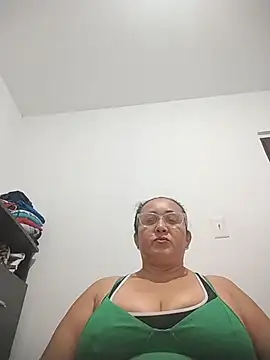 Snapshot of Nini_Love_ chatting on February 2, 2026, 9:47 pm Nini Love online show from February 2, 2026, 9:47 pm