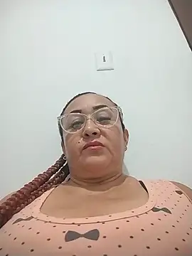 Snapshot of Nini_Love_ chatting on January 14, 2026, 5:22 am Nini Love online show from January 14, 2026, 5:22 am