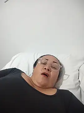 Snapshot of Nini_Love_ chatting on February 6, 2026, 4:08 am Nini Love online show from February 6, 2026, 4:08 am