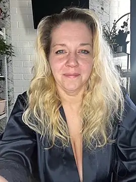 Snapshot of JenniferCarmen chatting on May 1, 2026, 1:21 am JenniferCarmen online show from May 1, 2026, 1:21 am
