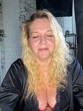 Snapshot of JenniferCarmen chatting on May 22, 2026, 11:52 am JenniferCarmen online show from May 22, 2026, 11:52 am
