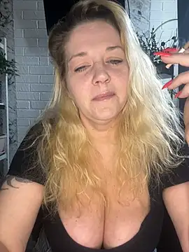 Snapshot of JenniferCarmen chatting on April 21, 2026, 2:25 am JenniferCarmen online show from April 21, 2026, 2:25 am