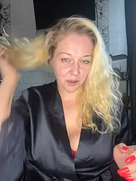 Snapshot of JenniferCarmen chatting on May 10, 2026, 7:56 am JenniferCarmen online show from May 10, 2026, 7:56 am