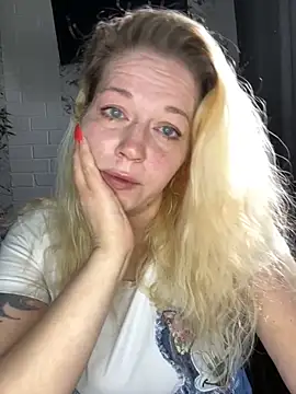 Snapshot of JenniferCarmen chatting on May 8, 2026, 2:15 am JenniferCarmen online show from May 8, 2026, 2:15 am