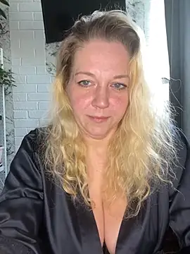 Snapshot of JenniferCarmen chatting on May 12, 2026, 1:13 am JenniferCarmen online show from May 12, 2026, 1:13 am