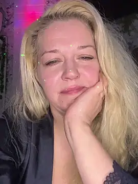 JenniferCarmen online show from January 6, 2026, 3:10 am