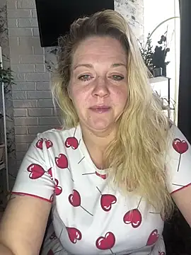 Snapshot of JenniferCarmen chatting on April 29, 2026, 2:16 am JenniferCarmen online show from April 29, 2026, 2:16 am