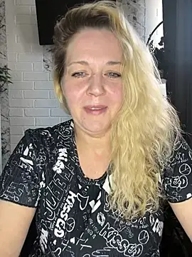 Snapshot of JenniferCarmen chatting on April 28, 2026, 7:02 am JenniferCarmen online show from April 28, 2026, 7:02 am